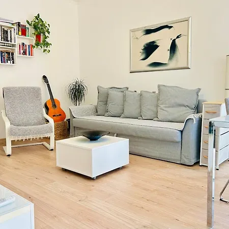 10 Min To Modern & Cozy Appartement