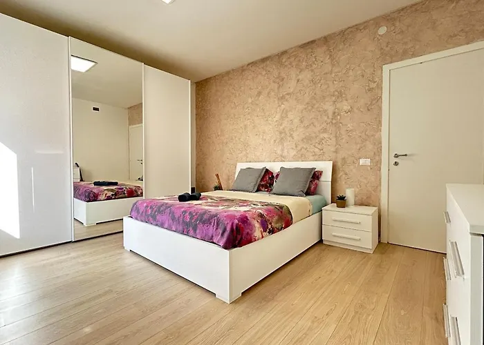 Apartment Modern 10 Min To Venice & Private Parking