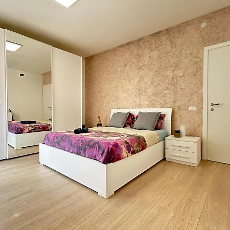 Lejlighed Modern 10 Min To Venice & Private Parking